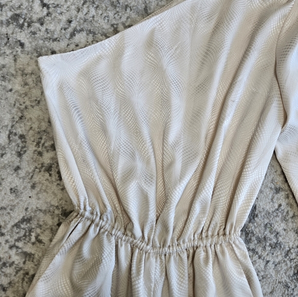 Love, Whit by Whitney Port ivory patterned single sleeve jumpsuit - Picture 3 of 12